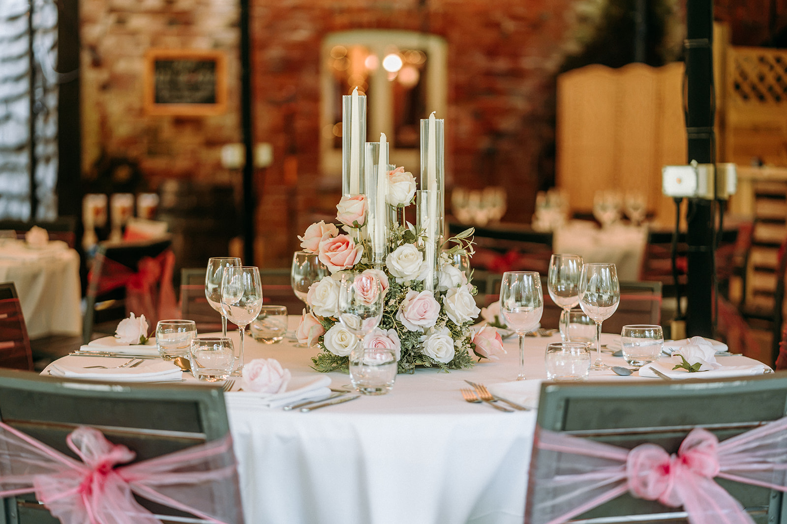Stylish reception table decorated with beautiful flowers and elegant accents